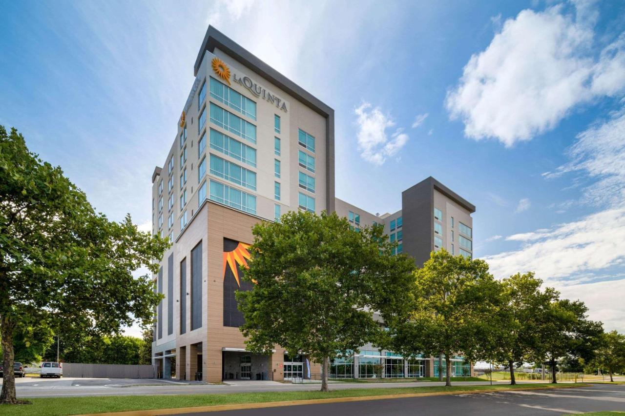 La Quinta Inn & Suites By Wyndham Nashville Downtown Stadium Exterior foto