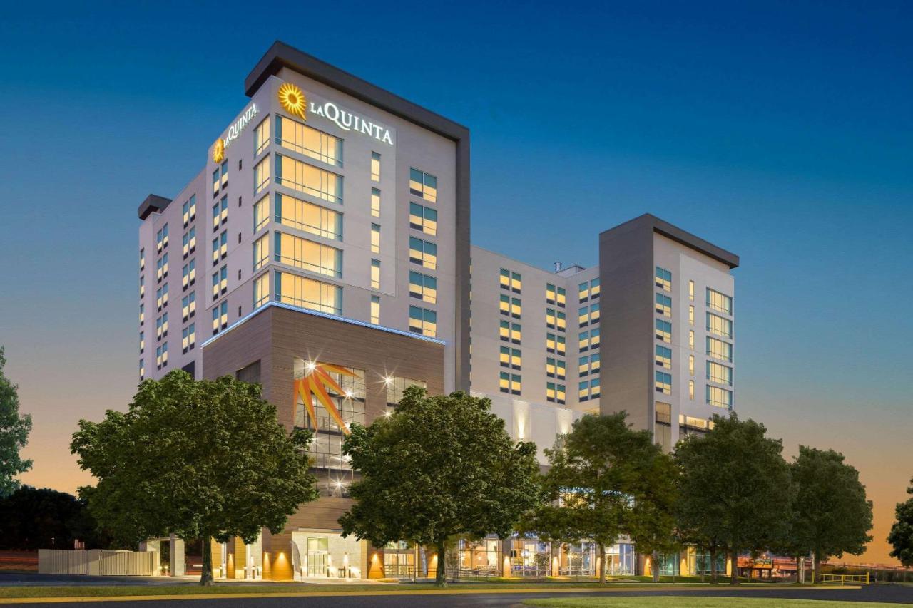 La Quinta Inn & Suites By Wyndham Nashville Downtown Stadium Exterior foto